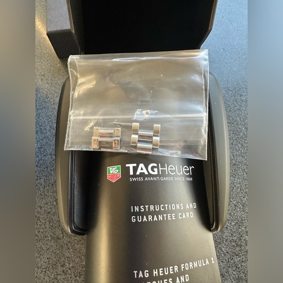 Tag Heuer- LADIES FORMULA 1 DIAMOND WATCH Excellent condition- box.+ add’l links - Picture 10 of 10